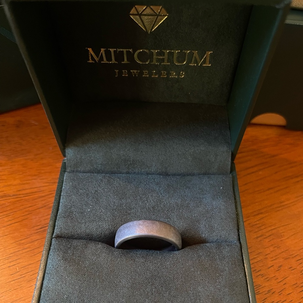 Gentleman’s comfort fit 6.5Mm Gray Tantalum Band with Satin Swirl finish